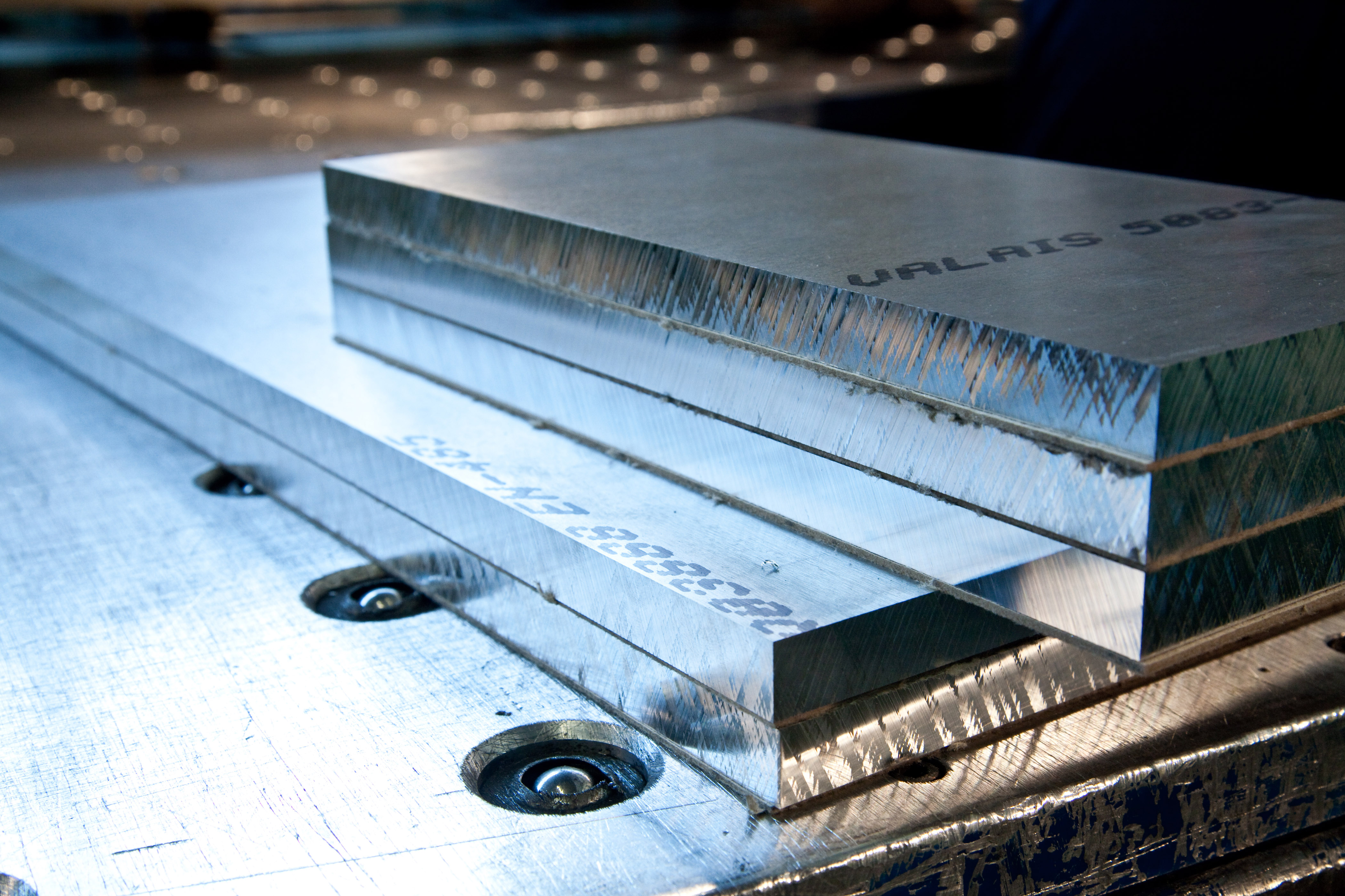 Plangefräste Aluminium Gussplatte foliert 20x80xLänge 42,95€/m+2€ pro Schnitt 